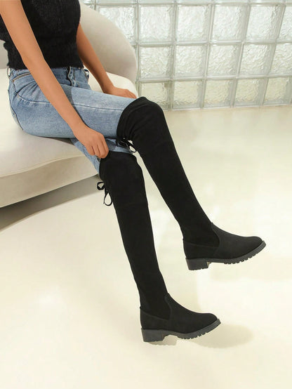 بوت طويلة حتى الركبة ذات كعب متوسط