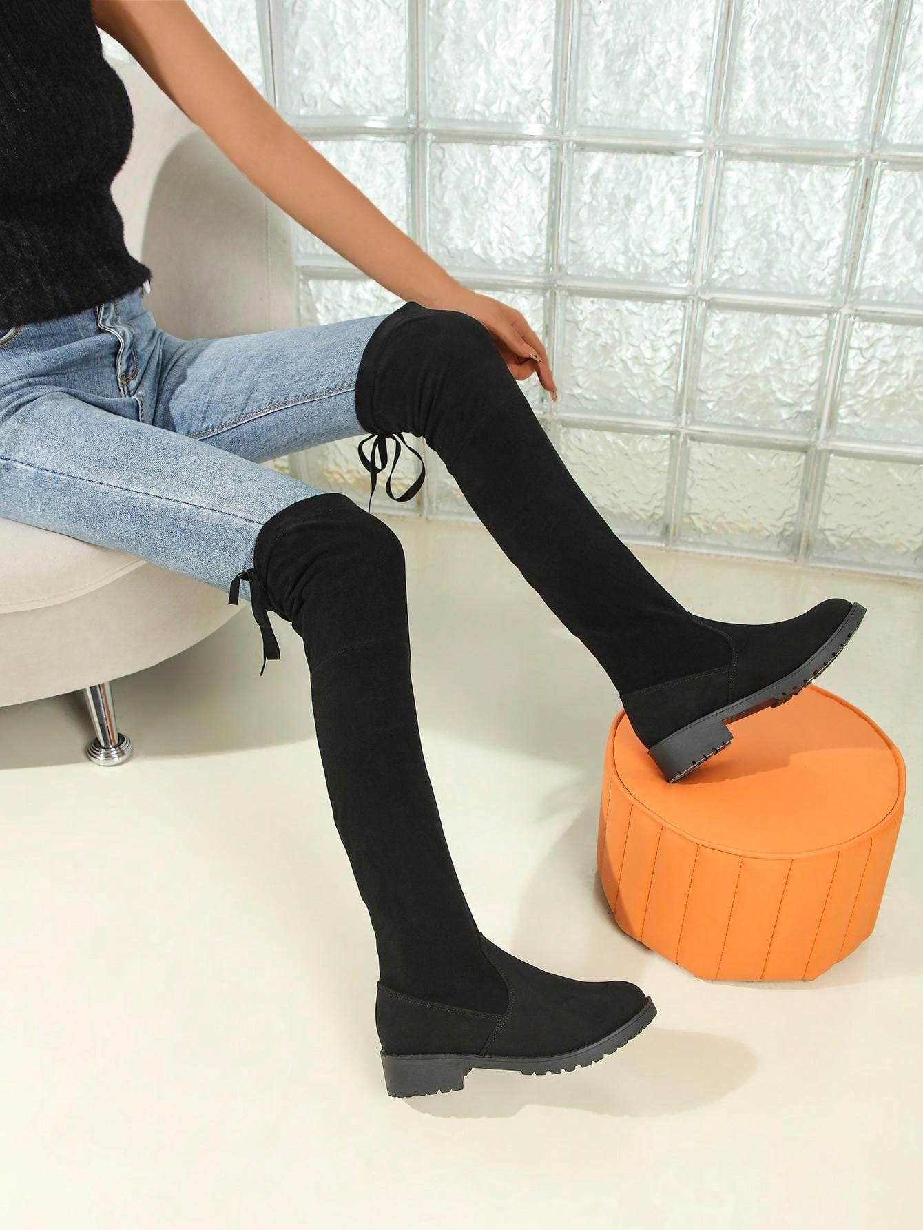 بوت طويلة حتى الركبة ذات كعب متوسط