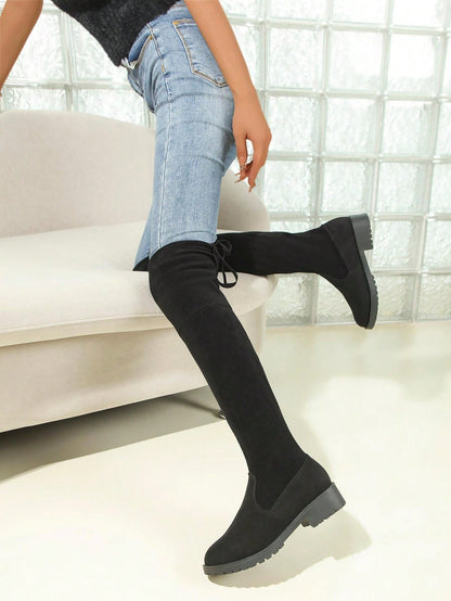 بوت طويلة حتى الركبة ذات كعب متوسط