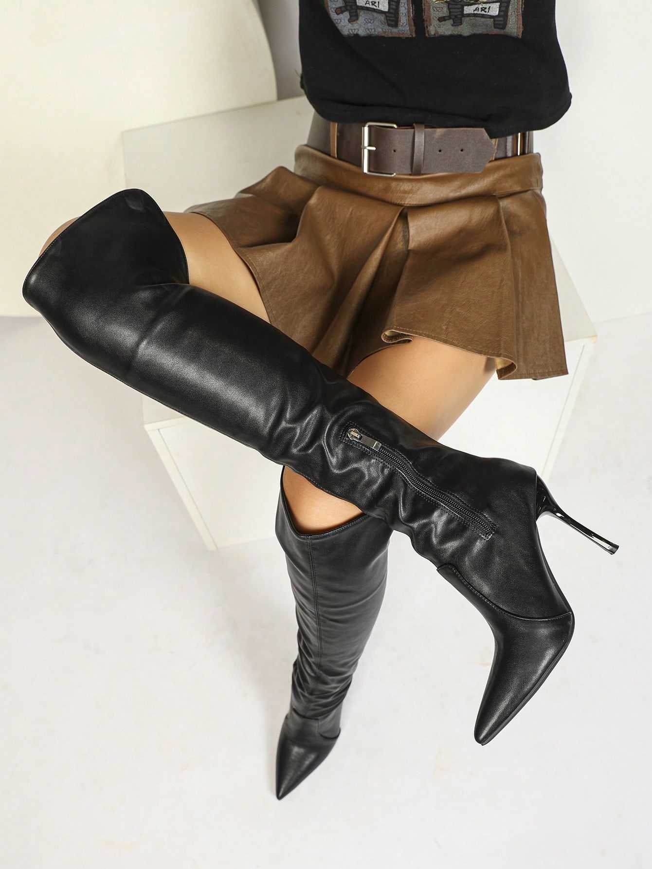 بوت بكعب عالٍ فوق الركبة ذات رأس مدبب مطاطية للنساء