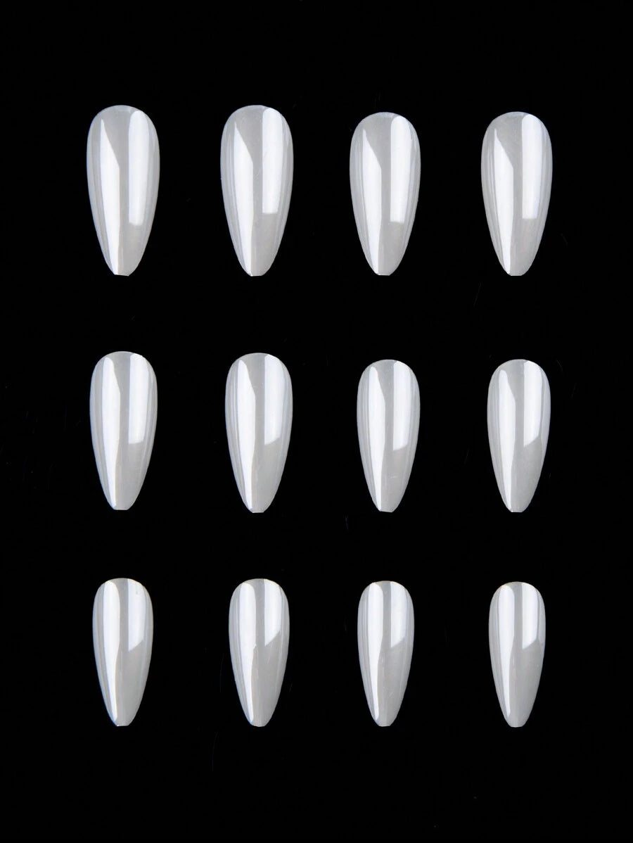 طقم أظافر ب- 24 قطعة من الأظافر الاصطناعية