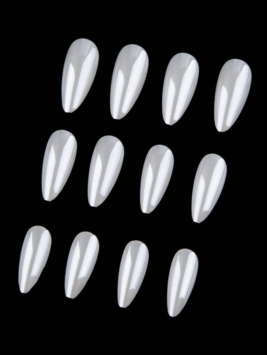 طقم أظافر ب- 24 قطعة من الأظافر الاصطناعية