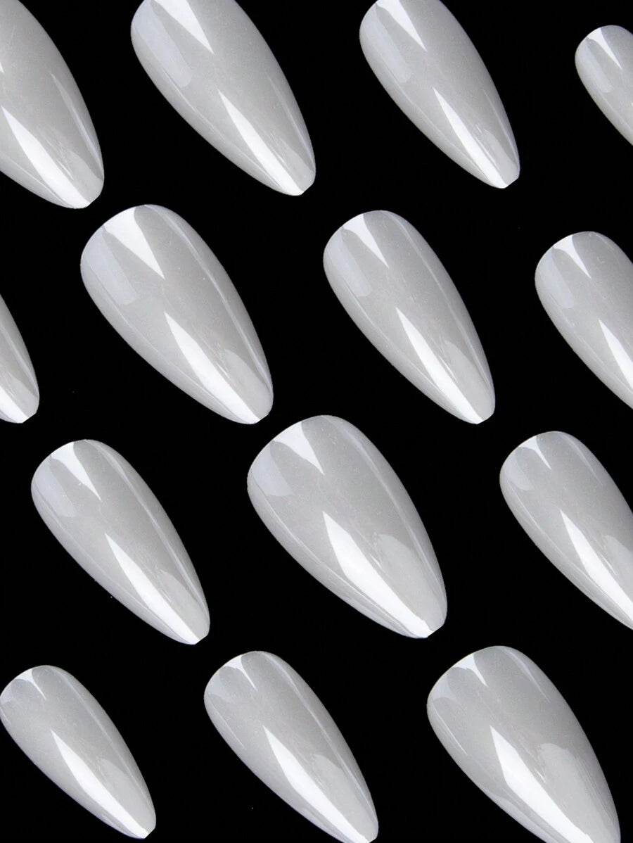 طقم أظافر ب- 24 قطعة من الأظافر الاصطناعية