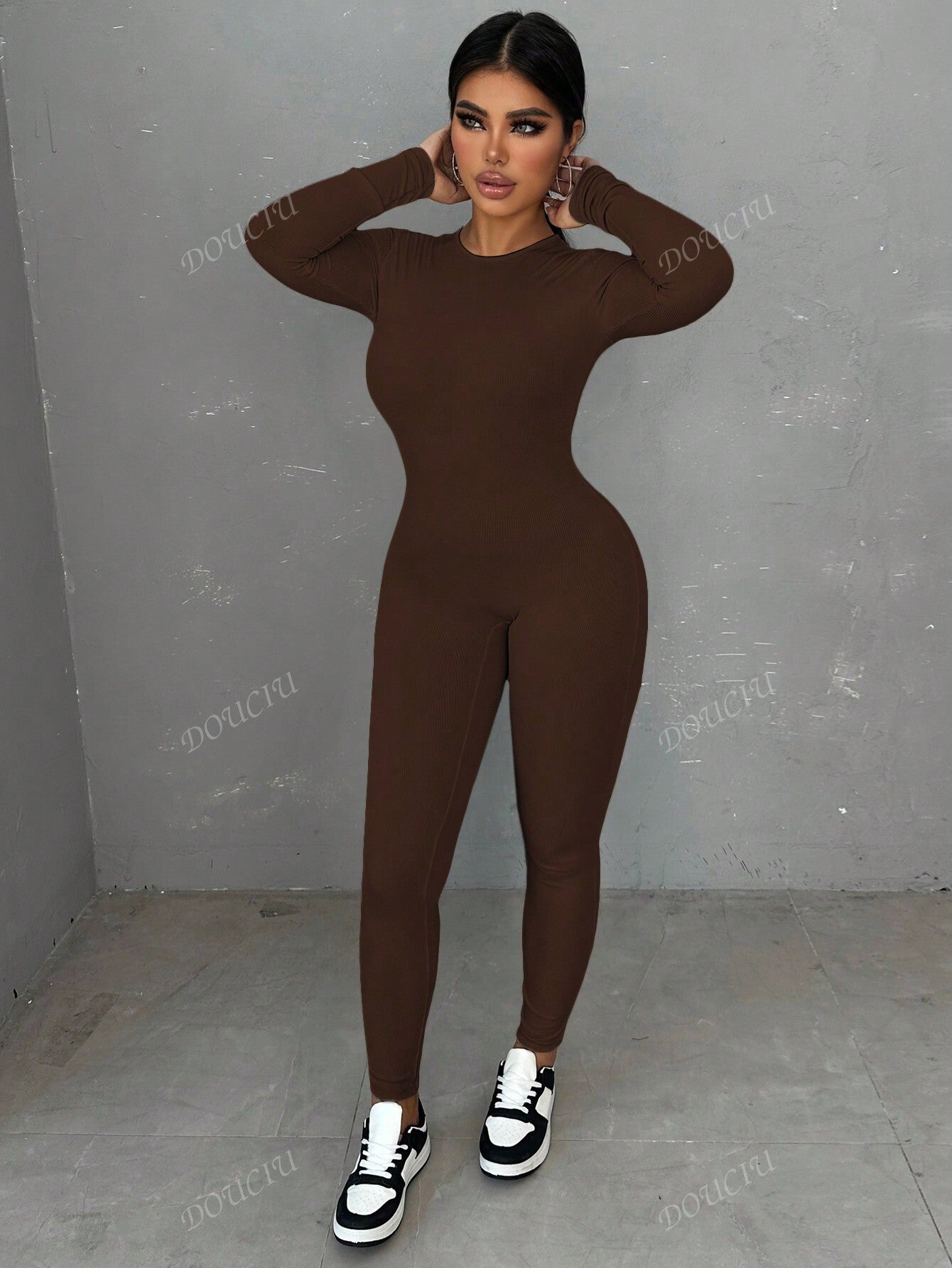 جمبسوت نسائية بأكمام طويلة وياقة مستديرة ذات لون أحادي، قطيفة ضيقة، مناسبة للربيع والخريف