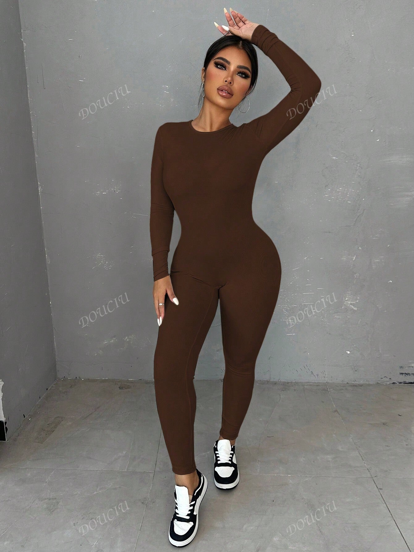 جمبسوت نسائية بأكمام طويلة وياقة مستديرة ذات لون أحادي، قطيفة ضيقة، مناسبة للربيع والخريف