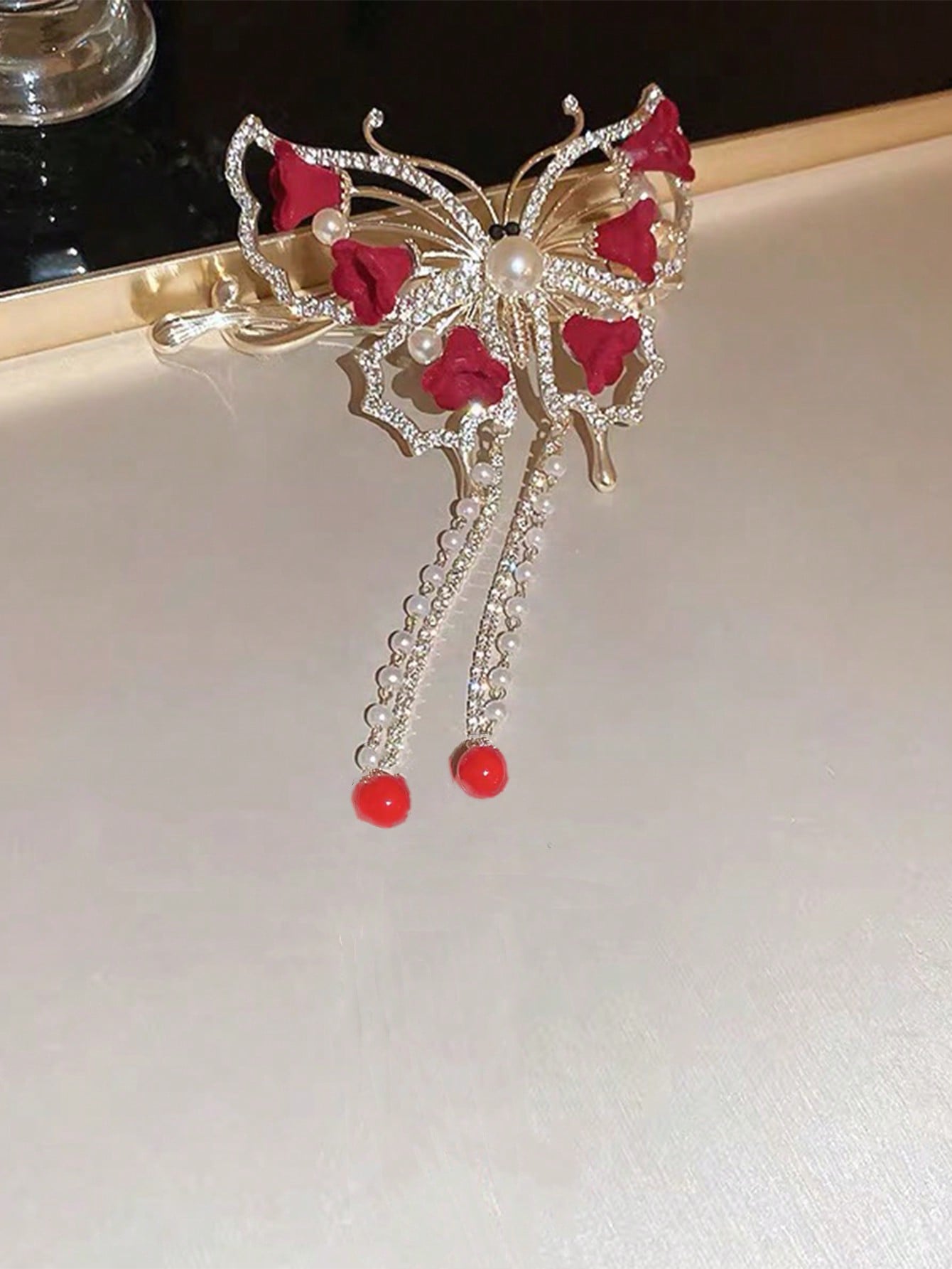 مقطع شعر خفاش ترتواز النسائي بحجر الراين، زنبقة الوادي الحمراء،لفافة الخصلات مناسب للارتداء اليومي والحفلات الأنيقة