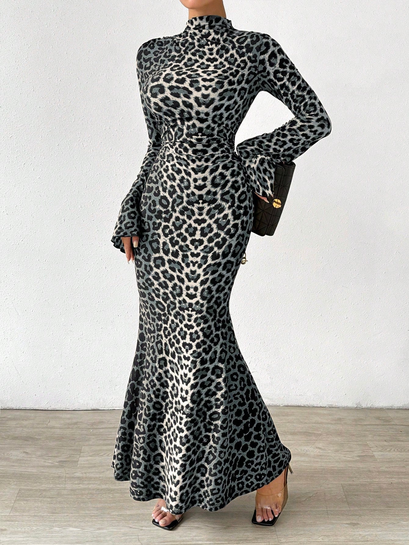 فستان ماكسي أنيق بقصة ذيل الحوت للشتاء والخريف، بأكمام طويلة ضيقة وعالية الرقبة من نمط بقع النمر