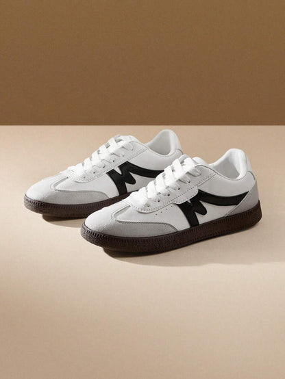 حذاء رياضي نسائي