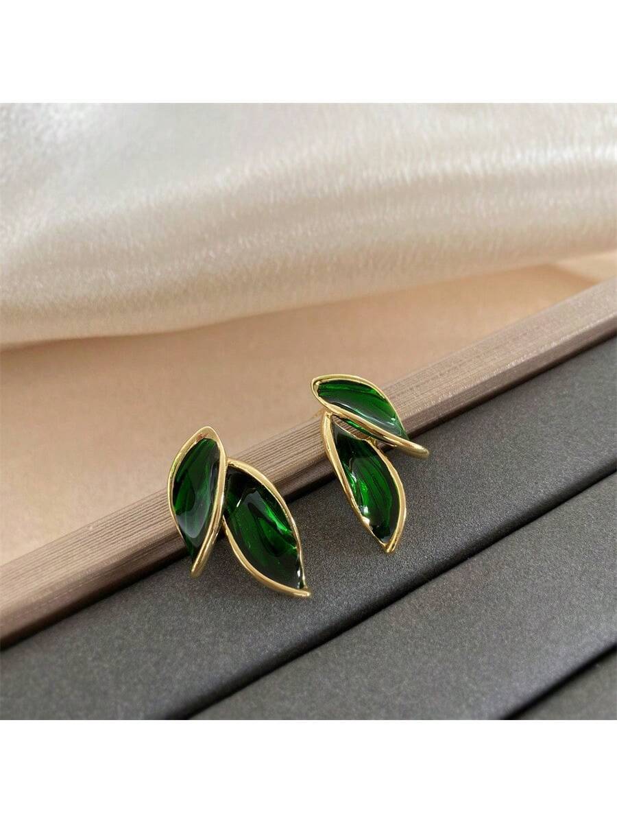 أقراط نسائية