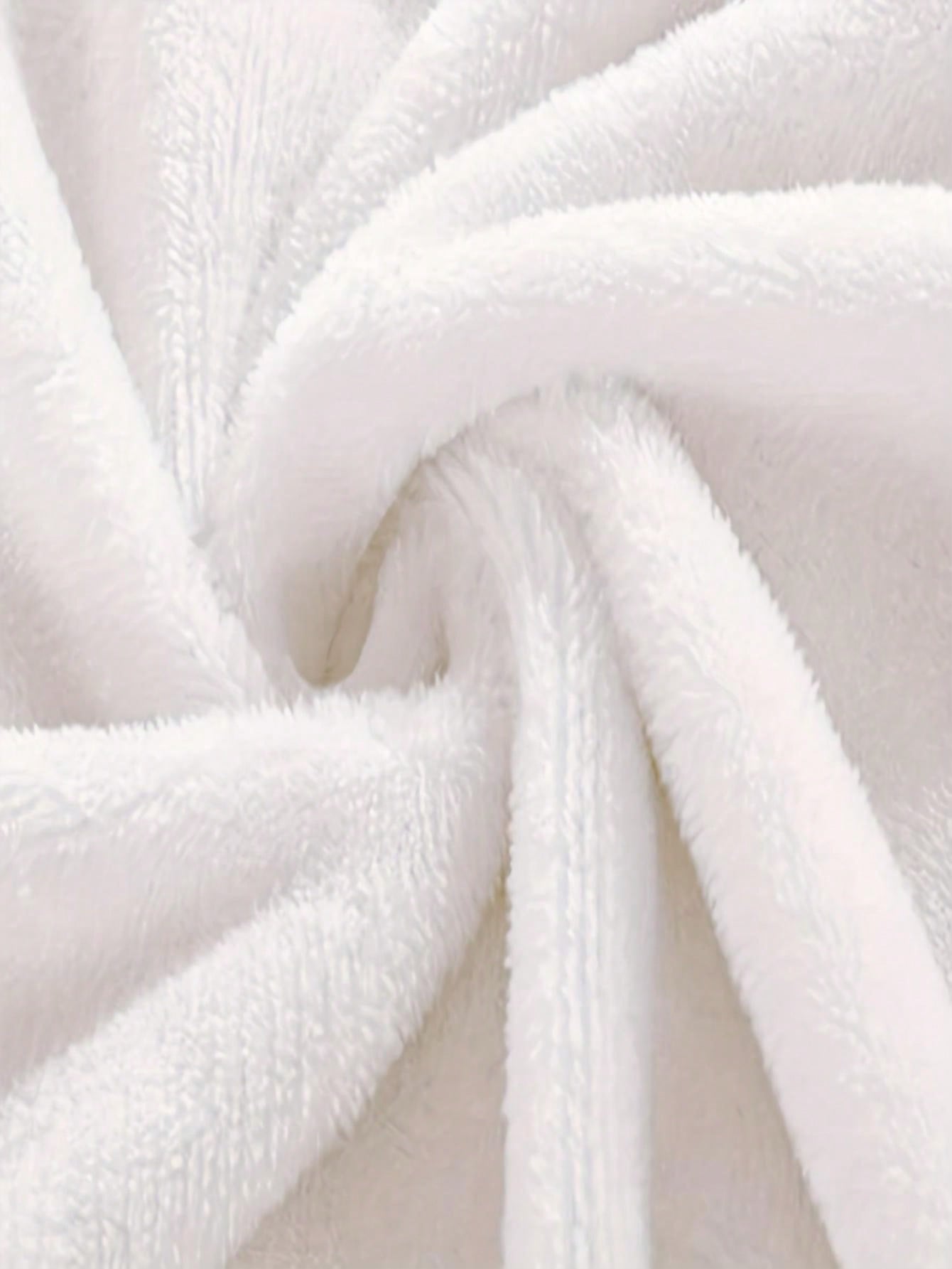 بطانية فانيلا ناعمة بنقشة ثلج عيد الميلاد الدافئة، باللون الأحمر والأبيض