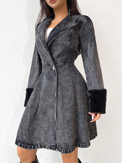 معطف وجاكيت جينز نسائي مع أكمام من الفرو الناعم، مبطن بقماش سميك