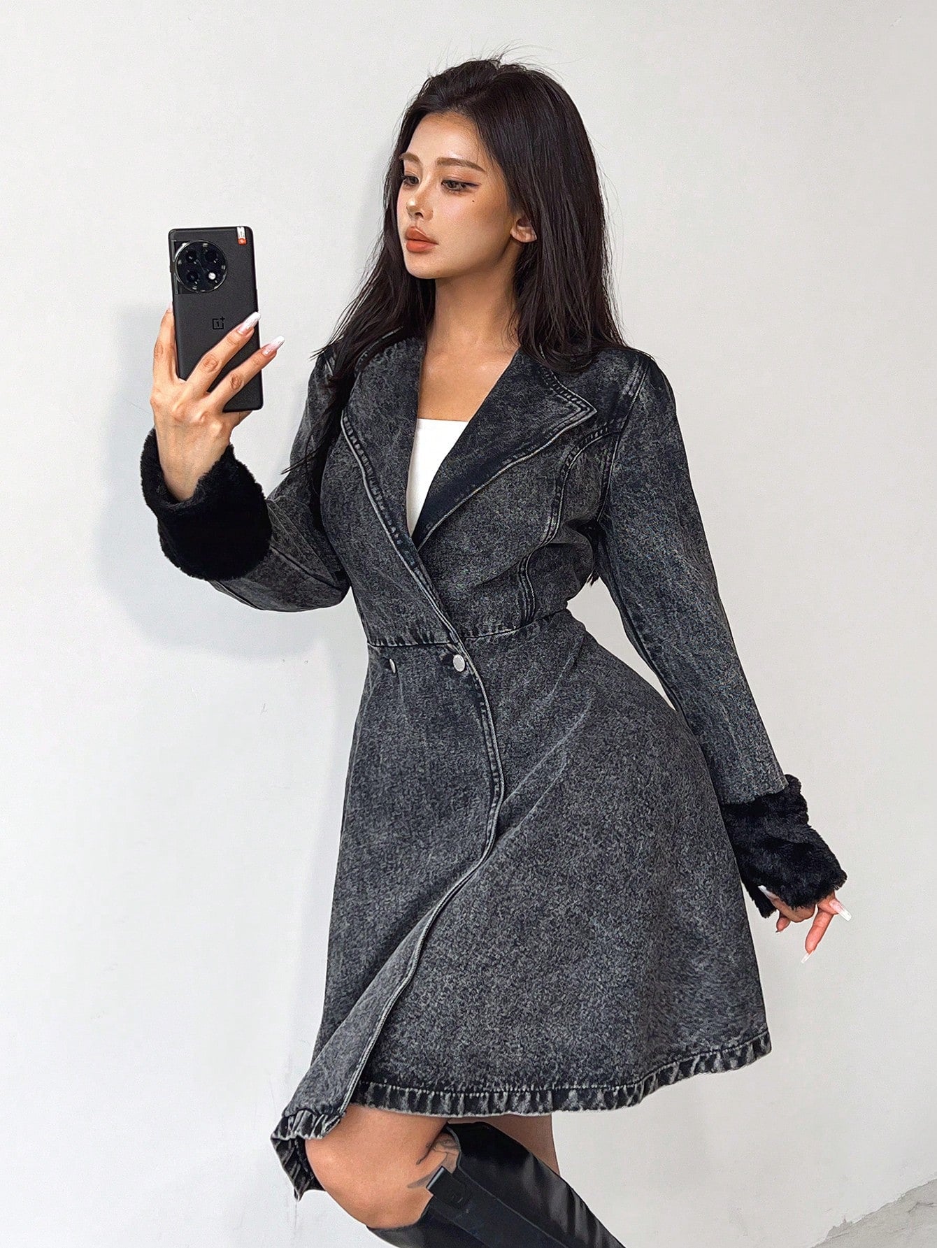 معطف وجاكيت جينز نسائي مع أكمام من الفرو الناعم، مبطن بقماش سميك