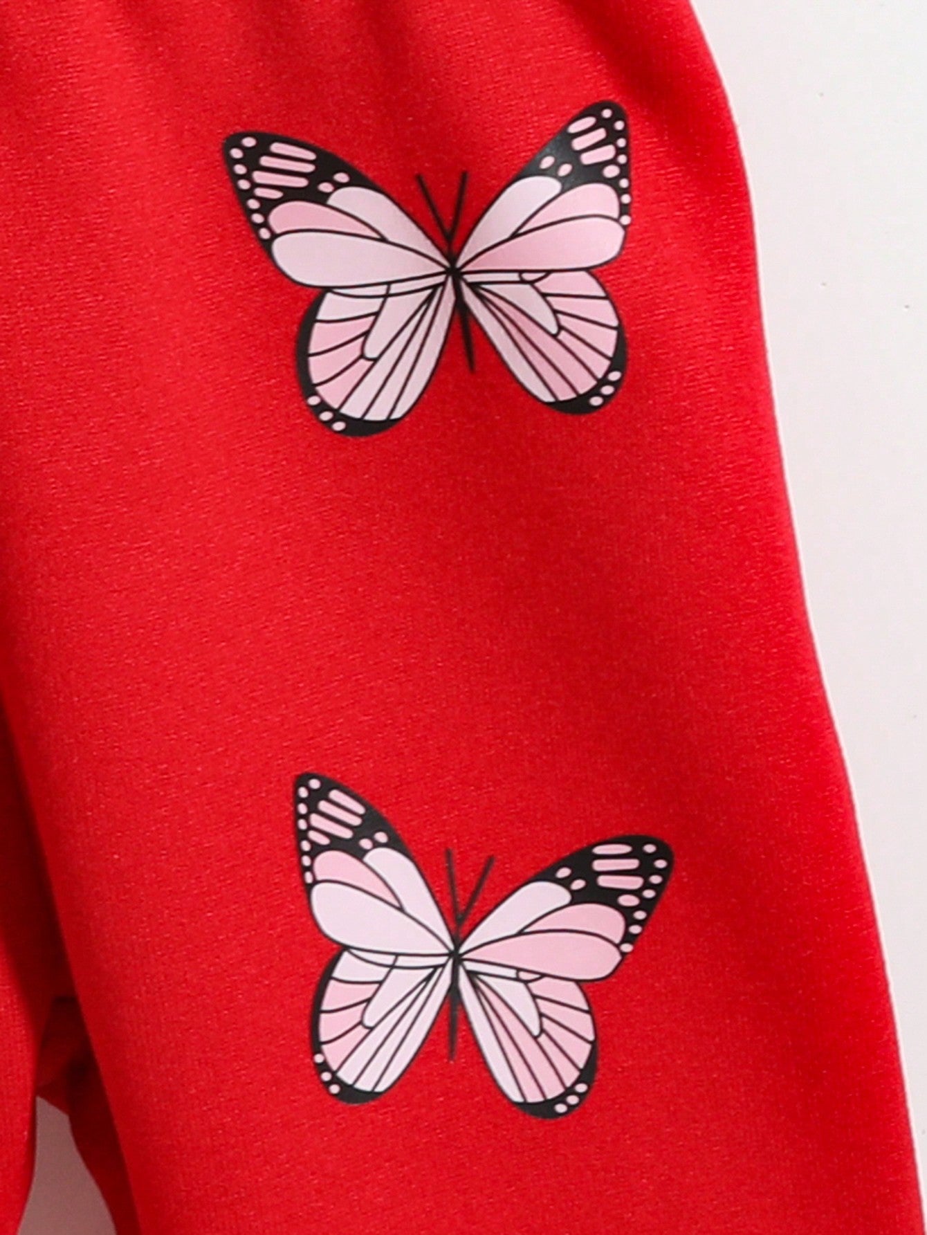 قطعتان/مجموعة سويت شيرت وسروال بقلنسوة كاجوال لطيف للفتيات الصغيرات بطبعة فراشة