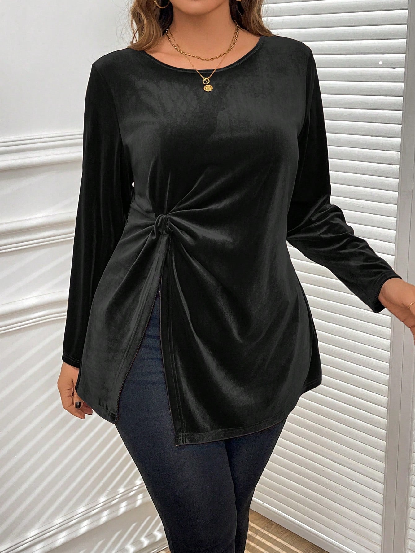 تي شيرت أنيق بأكمام طويلة، تصميم ملتوي، رقبة طاقم، لون أحادي، مقاس كبير