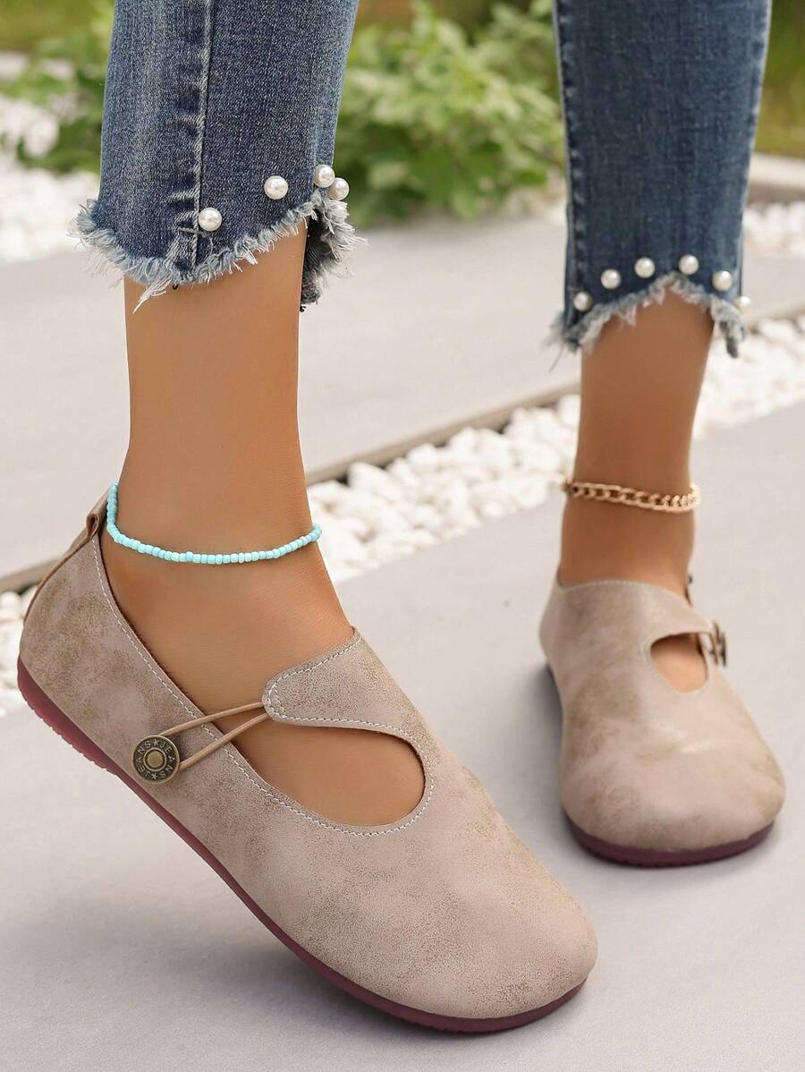 حذاء نسائي عصري مريح