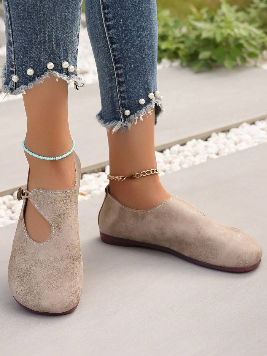 حذاء نسائي عصري مريح