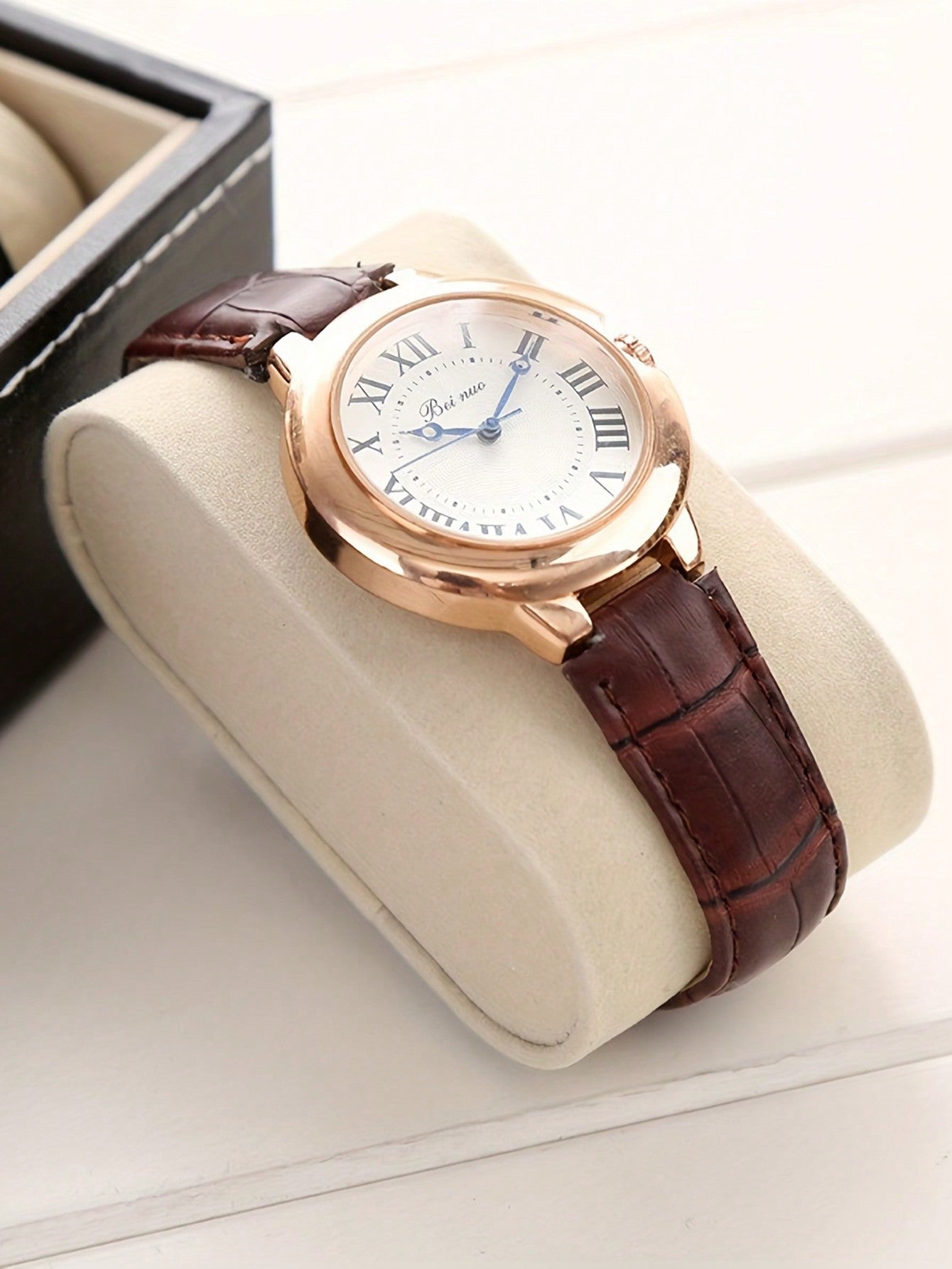 صندوق ساعة من جلد البولي