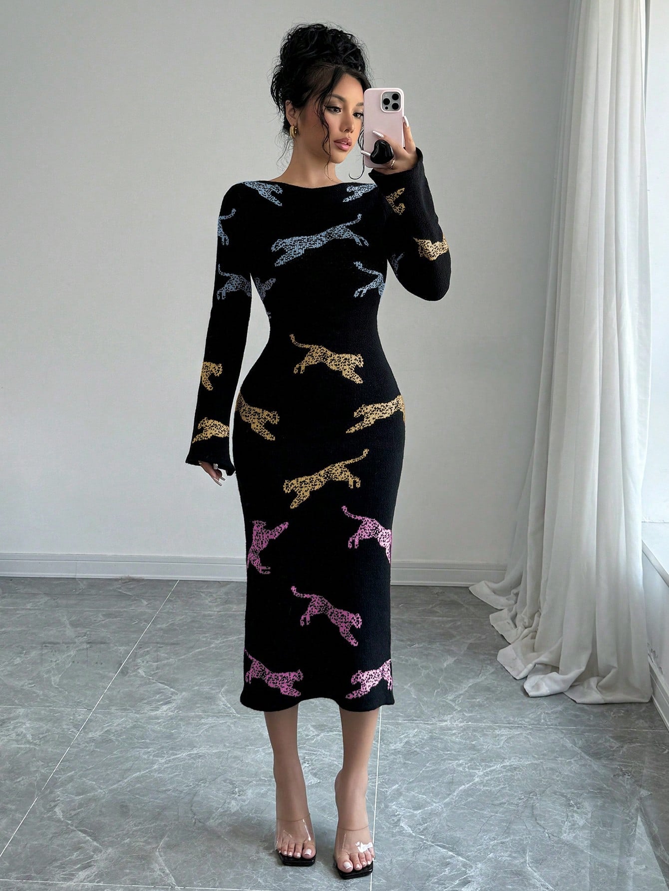 فستان سيدات قصير بياقة دائرية، أكمام طويلة، قصة مريحة، بنقشة النمر