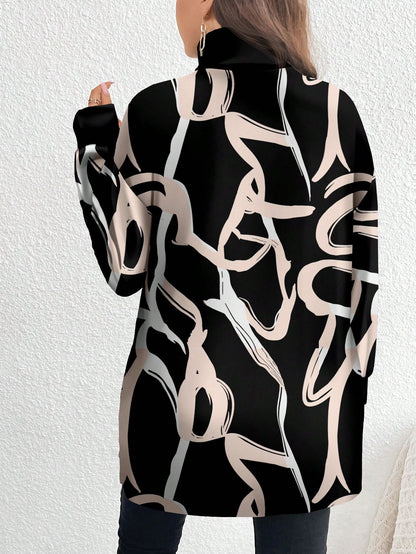 تيشيرت طويل بياقة محاكة مطبوع بنقوش ألوان مميزة