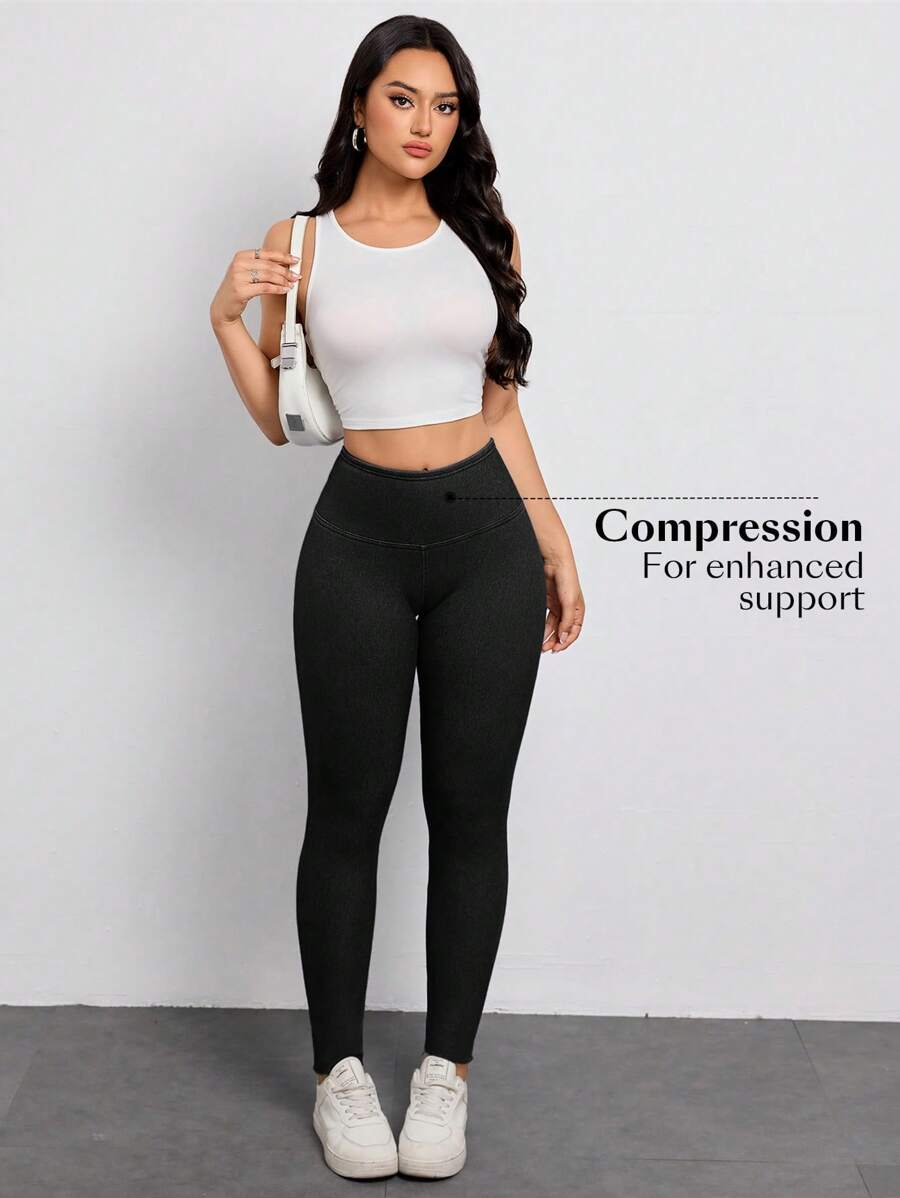 سراويل جينز نسائية ضيقة بنمط موحد اللون وقطعة مرنة للكاجوال