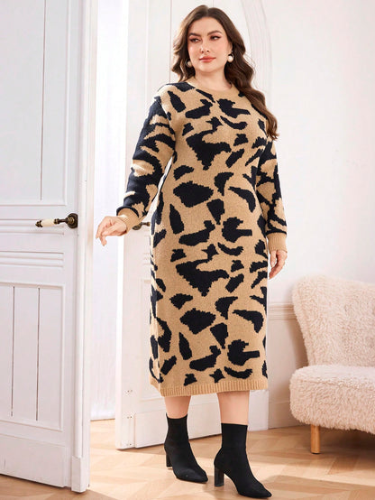 فستان كنزة بتصميم جلد نمر بياقة طاقم وأكمام طويلة