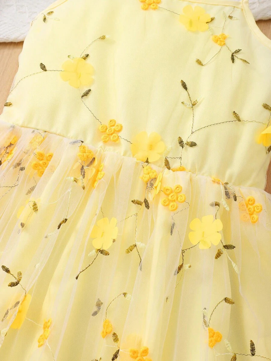 فستان حلو بدون أكمام مرصع بالطرز الزهري وحاشية