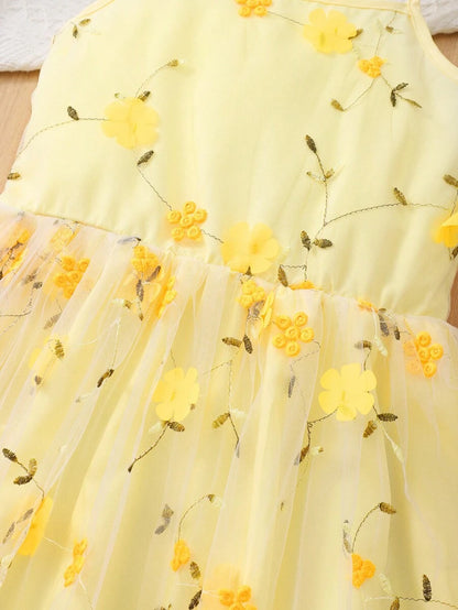 فستان حلو بدون أكمام مرصع بالطرز الزهري وحاشية