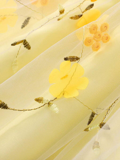 فستان حلو بدون أكمام مرصع بالطرز الزهري وحاشية