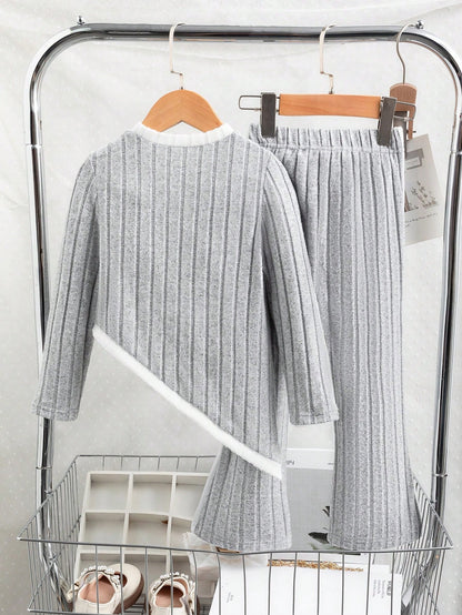 مجموعة تتكون من 2 قطعة: ملابس علوية بتصميم ألوان متداخلة مع تريكو محبوك وبنطال جانبي بتريكو محبوك