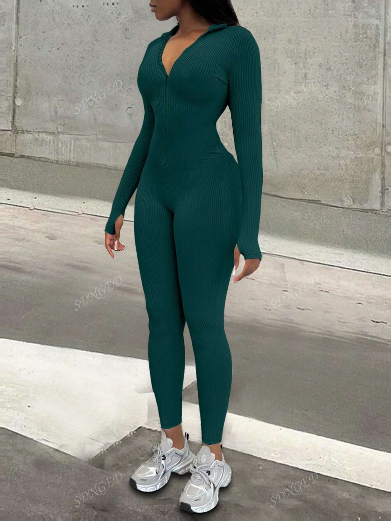 جمبسوت كاجوال طويلة الأكمام مزودة بسوستة وتصميم مموج، ضيقة الملائمة لطوال العام