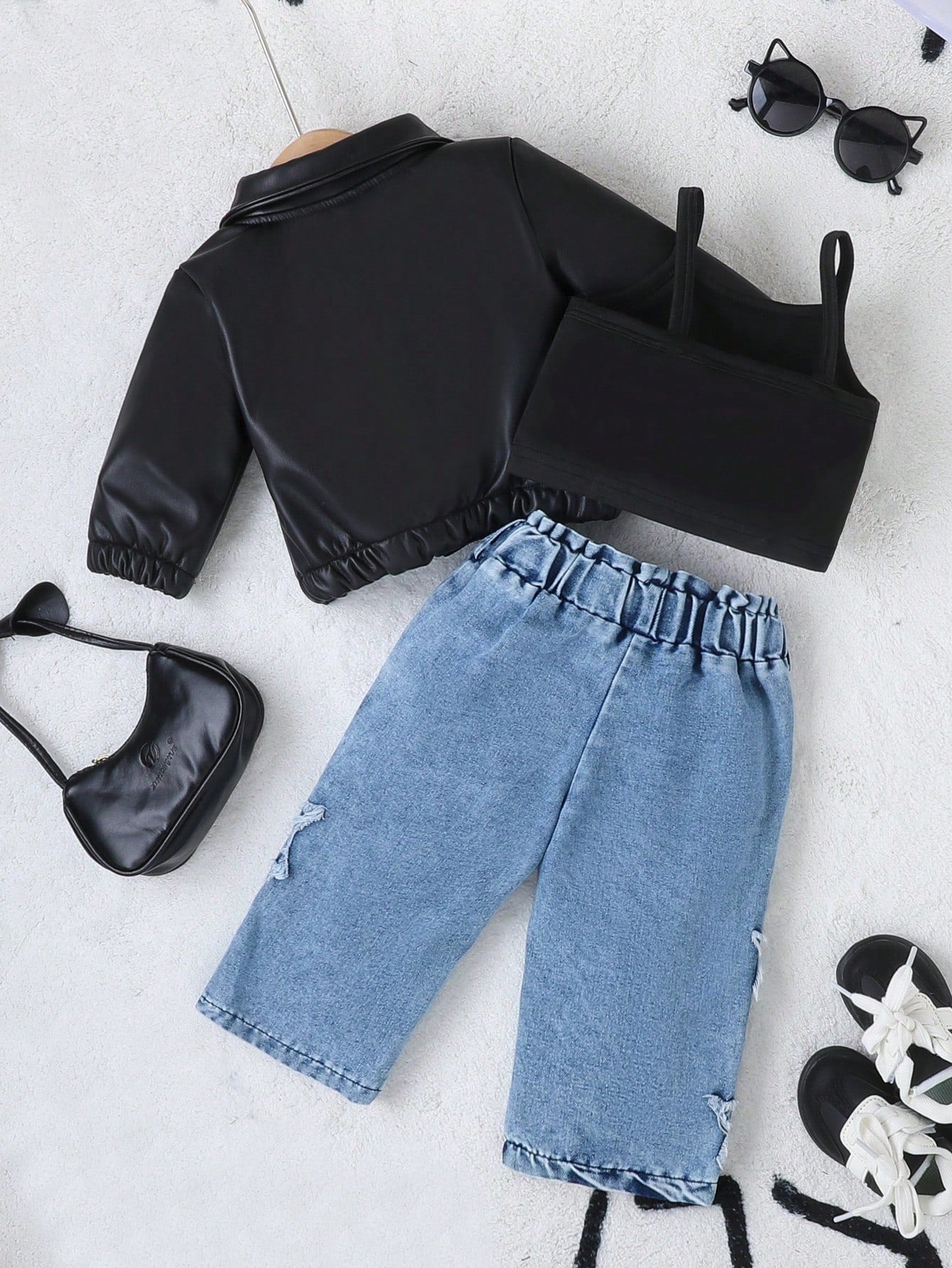 أطقم للأطفال البنات