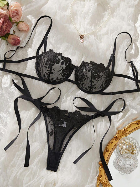 مجموعة ملابس داخلية نسائية سماوية اللون مطرزة مربوطة