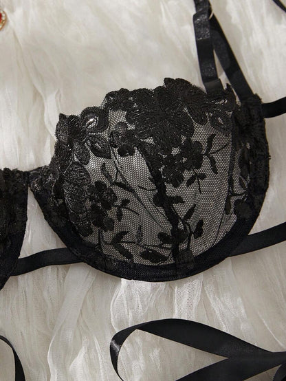 مجموعة ملابس داخلية نسائية سماوية اللون مطرزة مربوطة