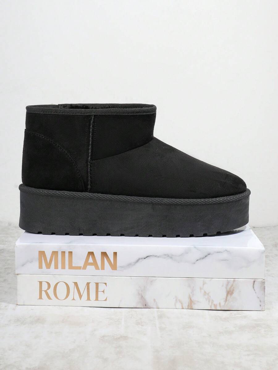 أحذية شتوية نسائية