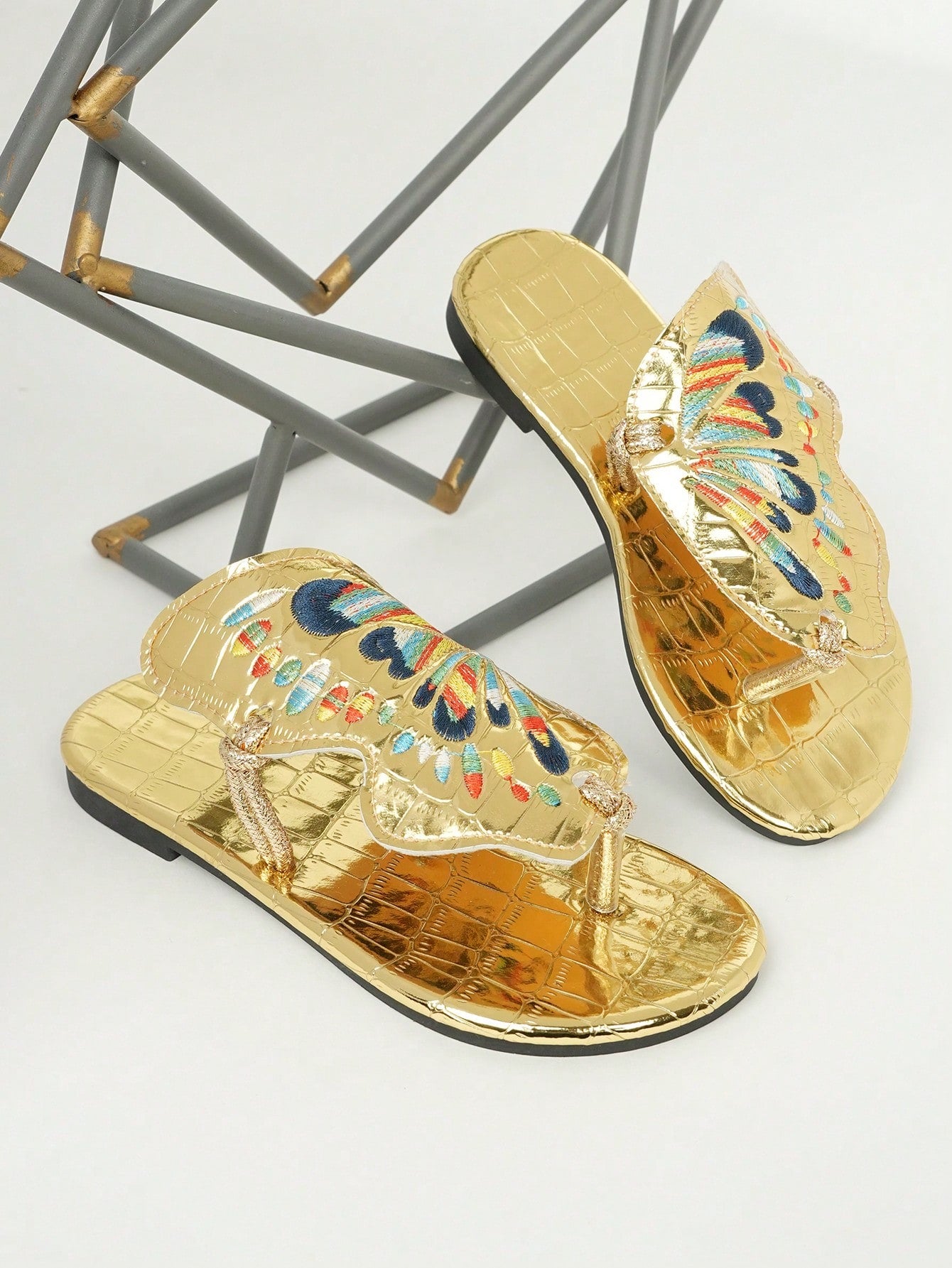 صندل اطفال على شكل فراشة