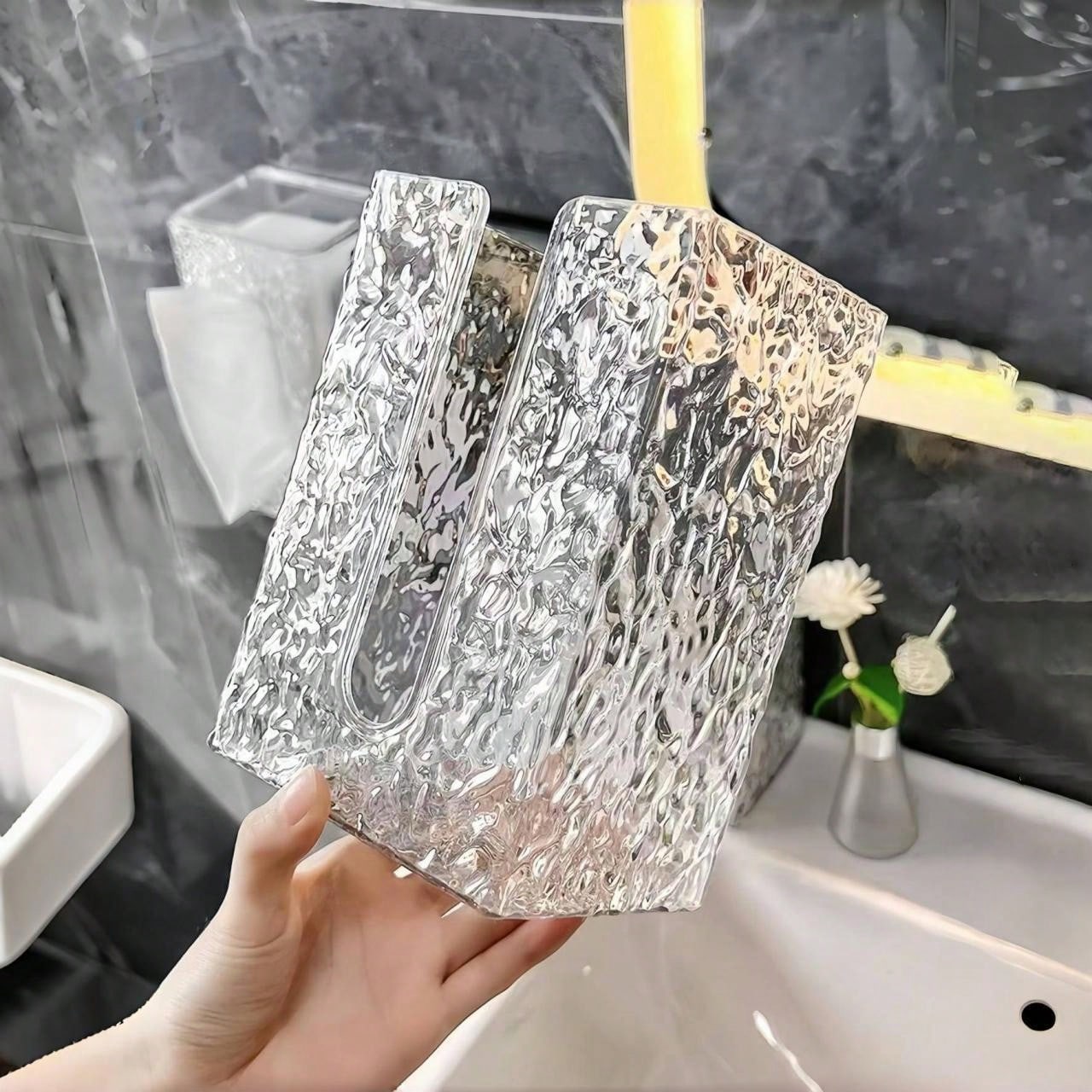 دلو تخزين ورق التواليت المعلق على الحائط للمناديل الورقية الوجه، صندوق تخزين مناديل الحمام والمطبخ واضح ذو فتحة كبيرة