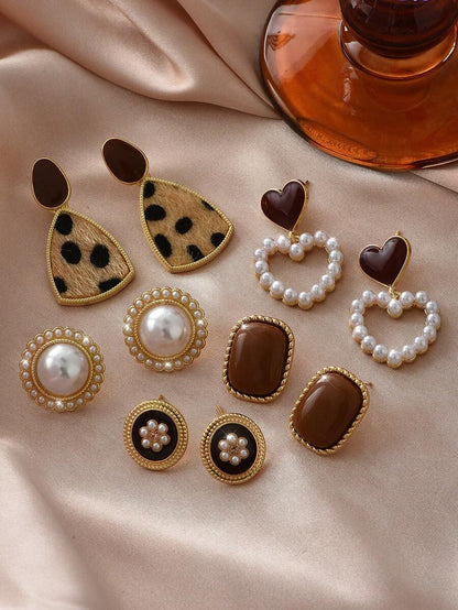 طقم أقراط مزينة بأزهار ذات تصميم مميز على شكل قلب وخرز اللؤلؤ الاصطناعي بطراز قديم بسيط