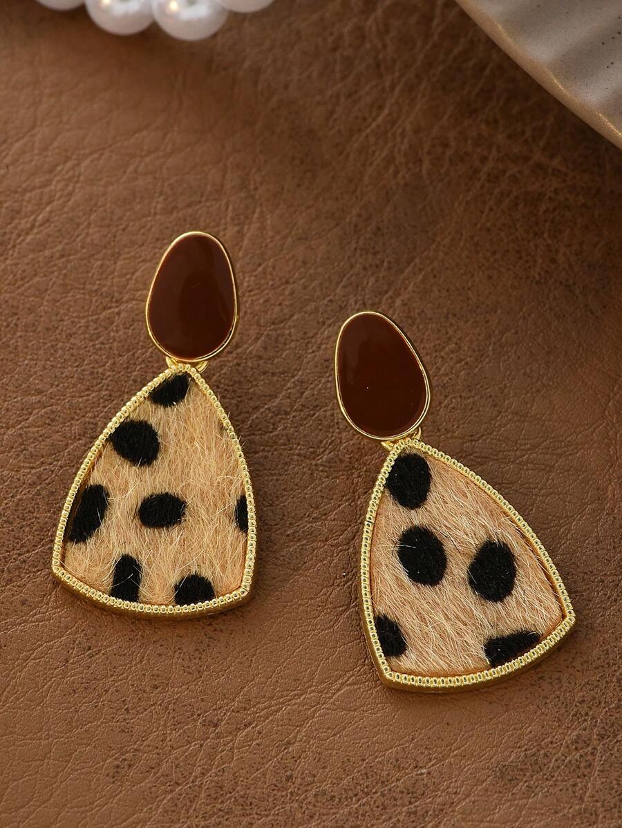 طقم أقراط مزينة بأزهار ذات تصميم مميز على شكل قلب وخرز اللؤلؤ الاصطناعي بطراز قديم بسيط