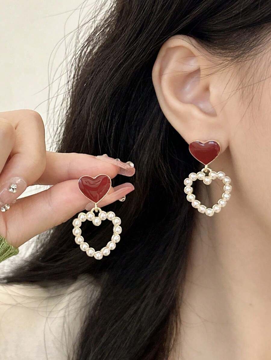 طقم أقراط مزينة بأزهار ذات تصميم مميز على شكل قلب وخرز اللؤلؤ الاصطناعي بطراز قديم بسيط