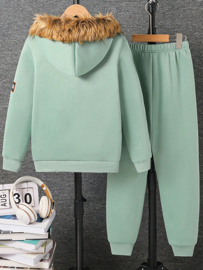 طقم ملابس من قطعتين هوديي بياقة فرائية وبنطلون رياضي للأولاد المراهقين