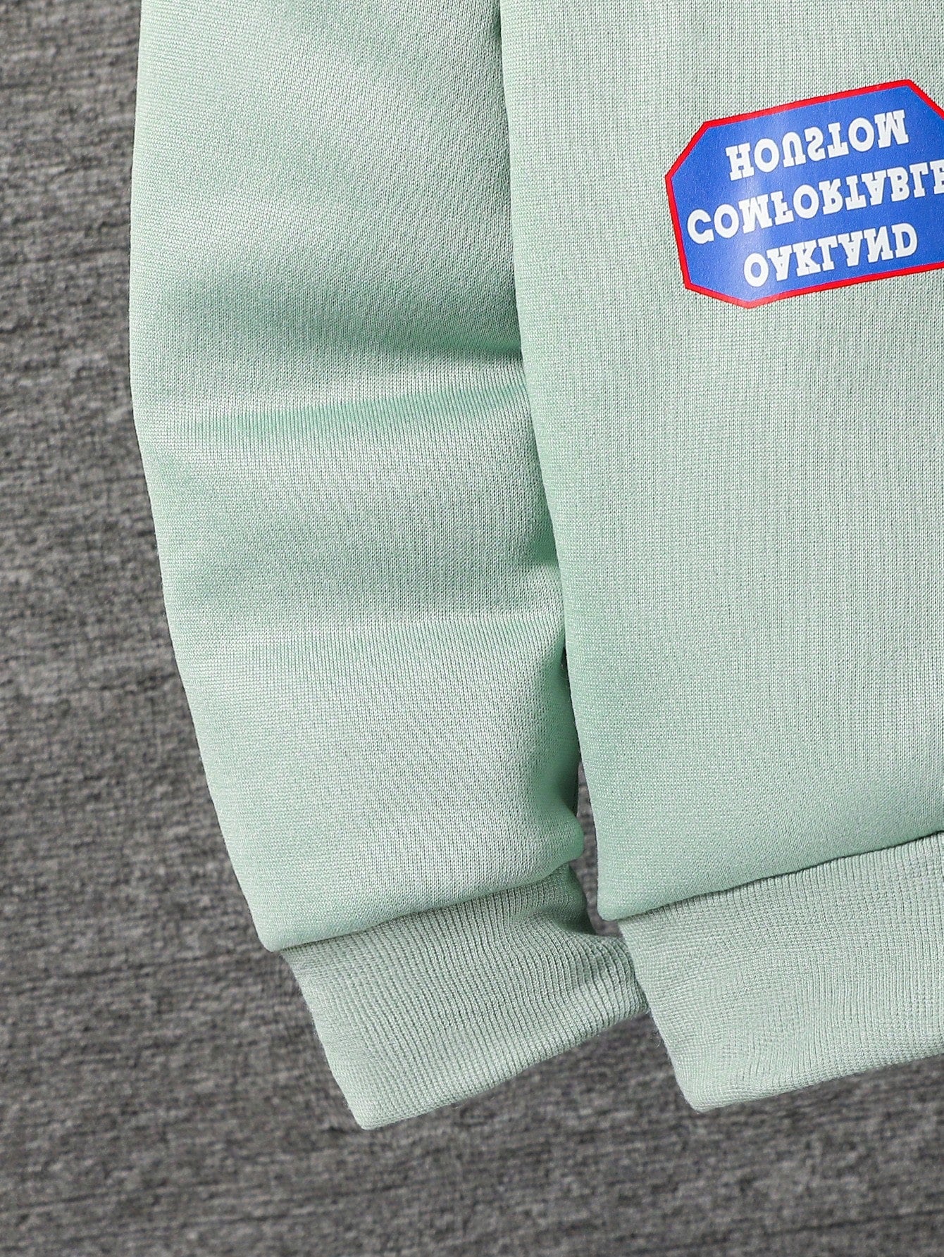 طقم ملابس من قطعتين هوديي بياقة فرائية وبنطلون رياضي للأولاد المراهقين