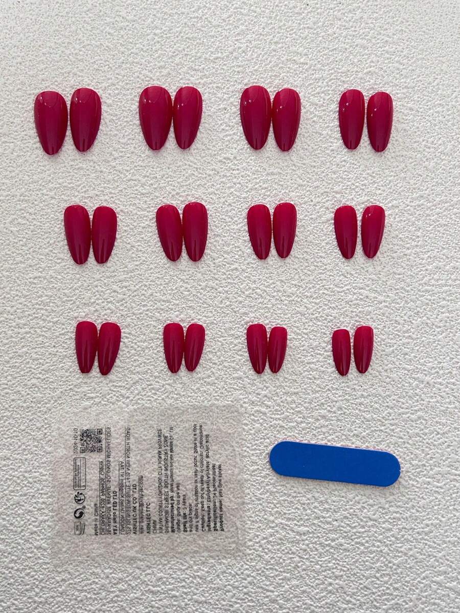 ارتقي بأناقتك مع 24 قطعة من أظافر الوهمية الحمراء اللوزية الطويلة ، للنساء والفتيات للاستخدام اليومي