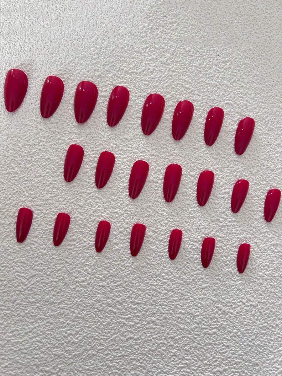 ارتقي بأناقتك مع 24 قطعة من أظافر الوهمية الحمراء اللوزية الطويلة ، للنساء والفتيات للاستخدام اليومي