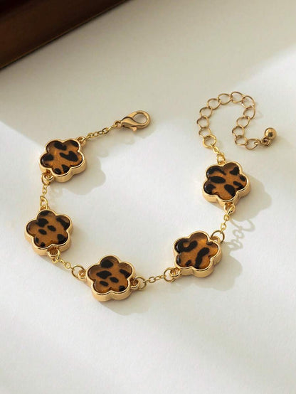 أساور نسائية