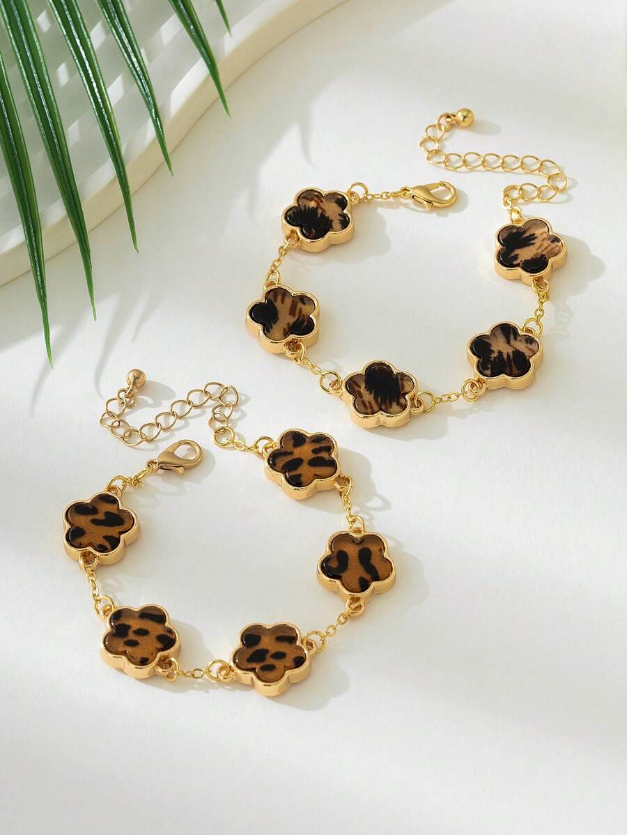 أساور نسائية