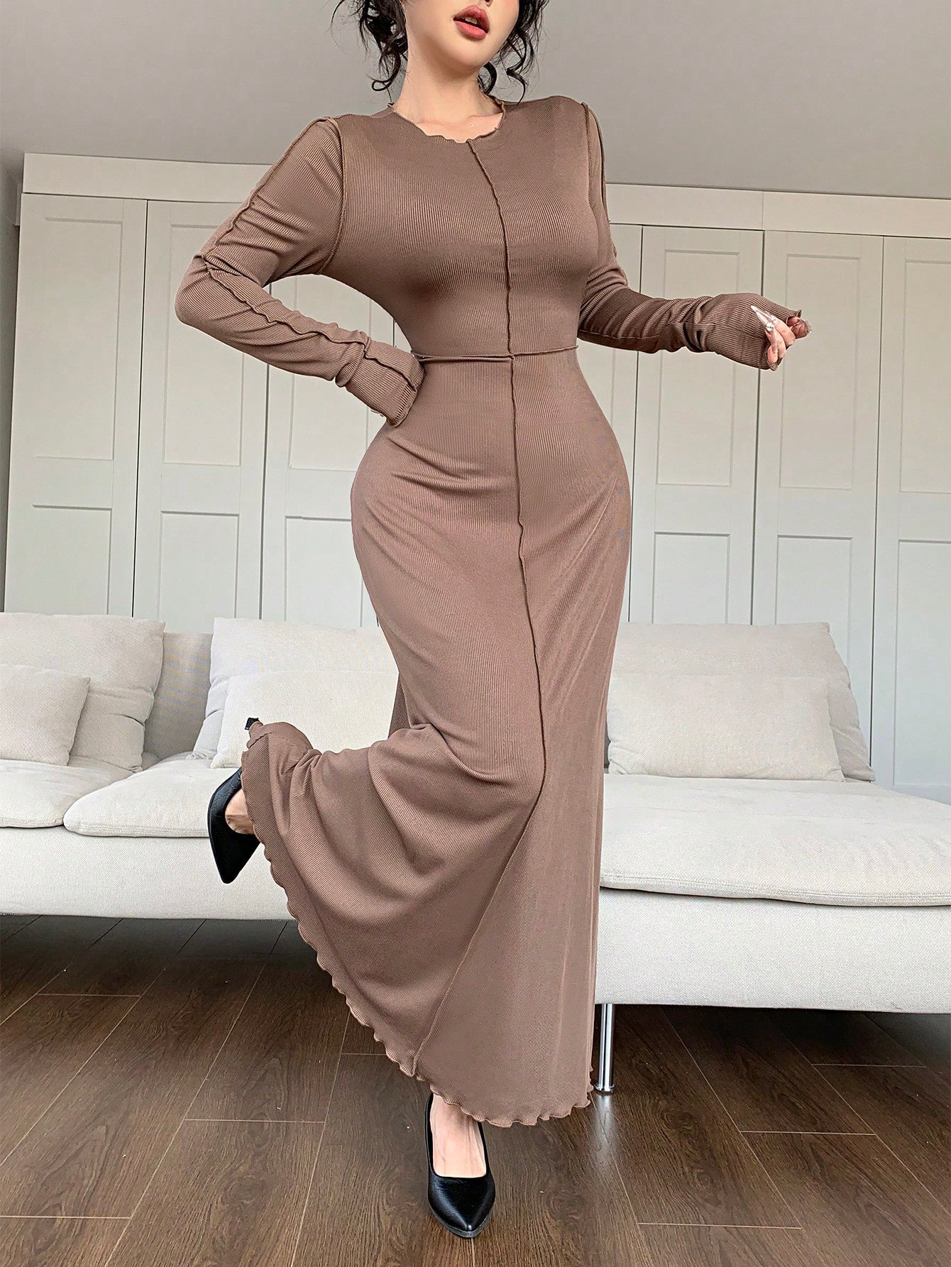 فستان أنيق بياقة طاقم، أكمام طويلة، بتصميم ذو لون عادي واخدود دائري