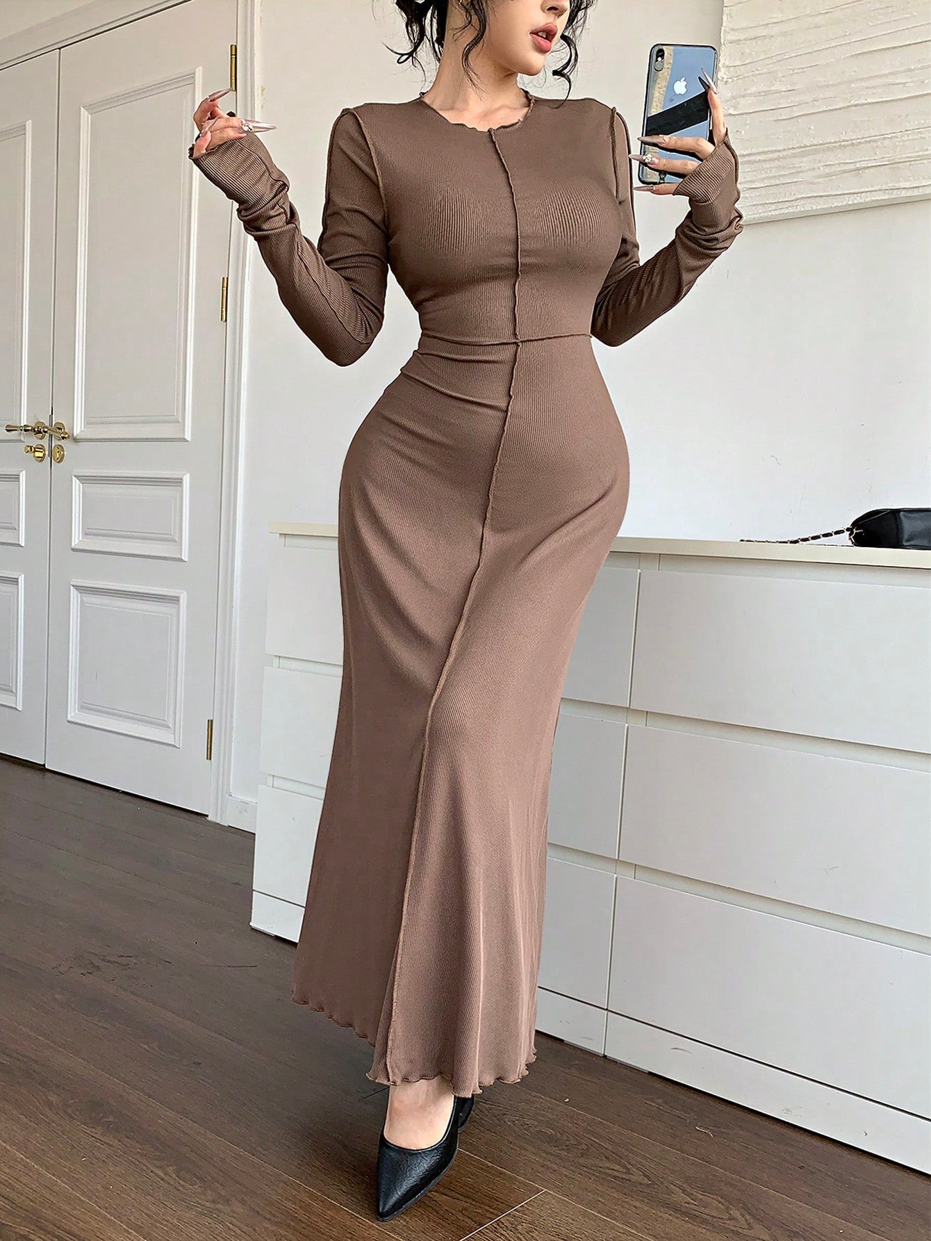 فستان أنيق بياقة طاقم، أكمام طويلة، بتصميم ذو لون عادي واخدود دائري