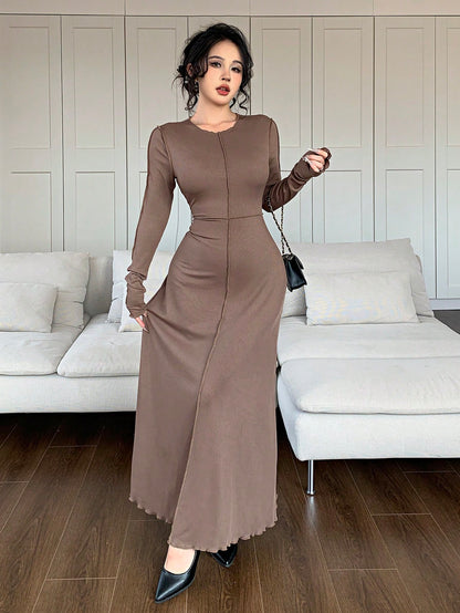 فستان أنيق بياقة طاقم، أكمام طويلة، بتصميم ذو لون عادي واخدود دائري