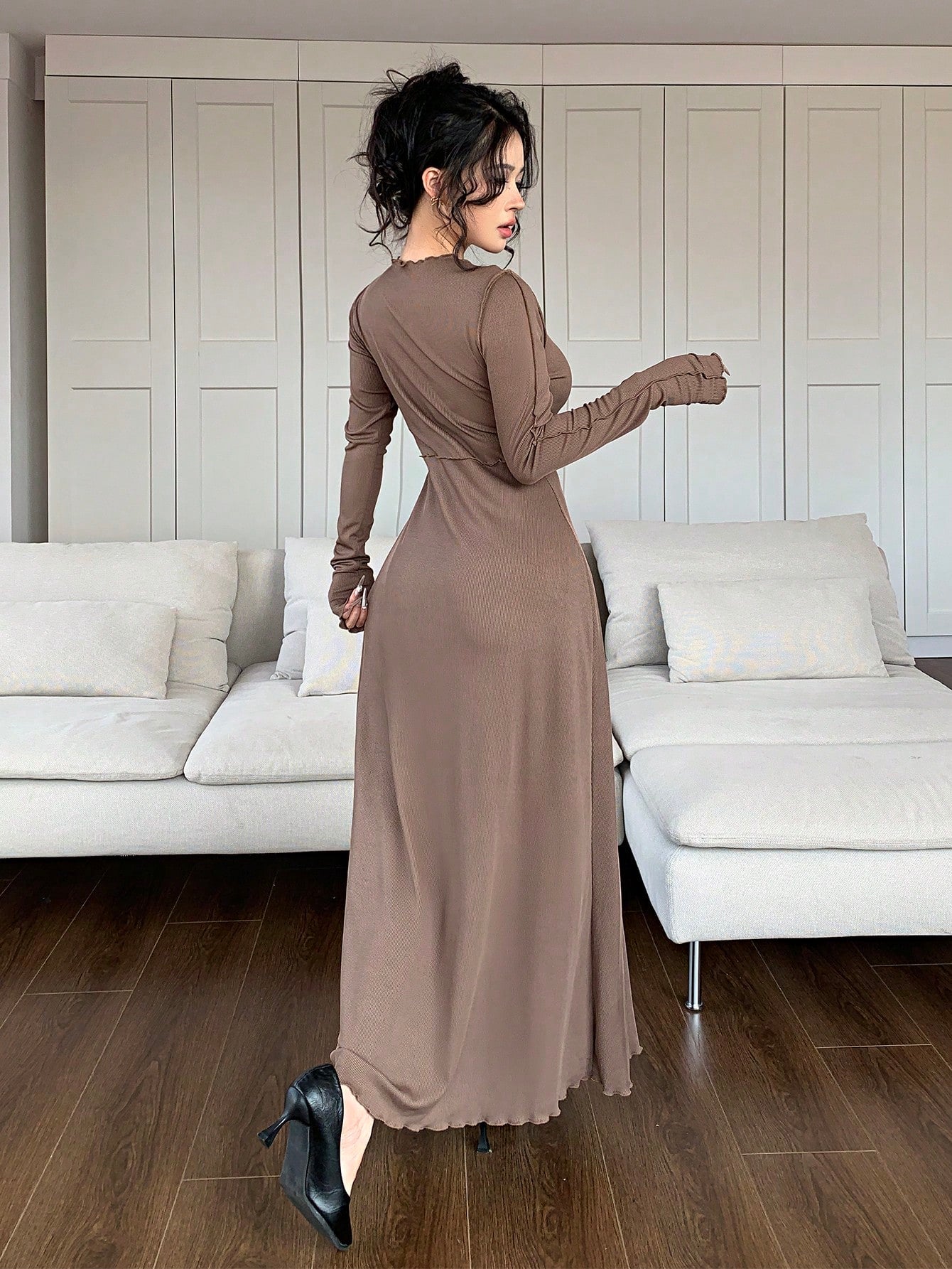 فستان أنيق بياقة طاقم، أكمام طويلة، بتصميم ذو لون عادي واخدود دائري
