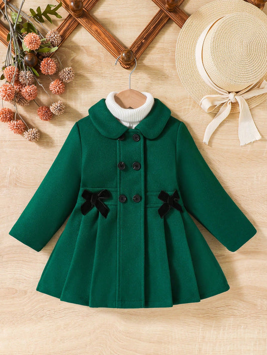 جاكيت بسيط للفتاة بأكمام طويلة وأزرار أمامية ومزين بفيونكة